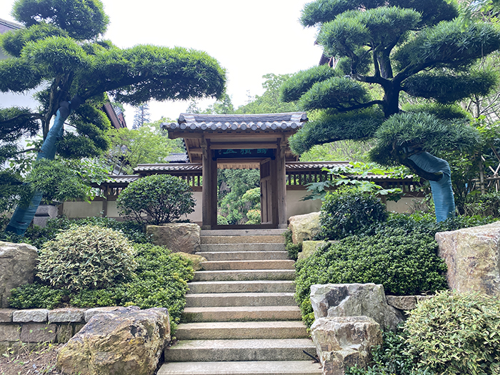傳統(tǒng)美學(xué)與現(xiàn)代審美在佛教寺廟建筑設(shè)計中的融合